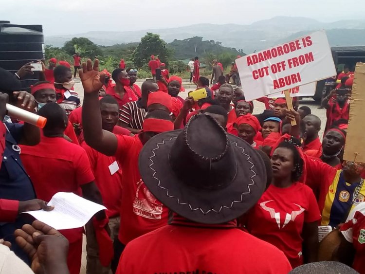 Adamorobe Residents Stage Demonstration over Deplorable roads