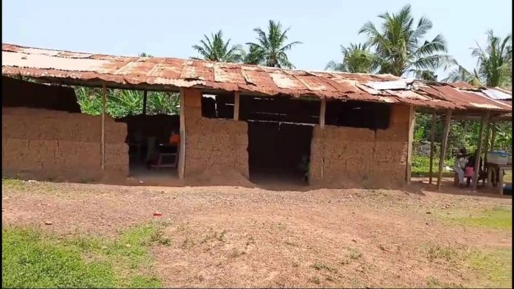 Ayaase AME Zion Basic School building nearly collapsing, pupils lives in danger