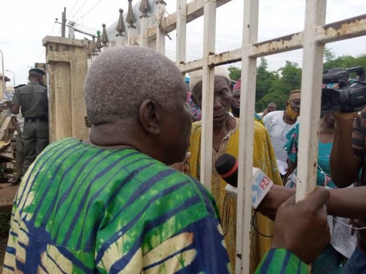 Security Agents Lock Out Protesting Ogun Pensioners