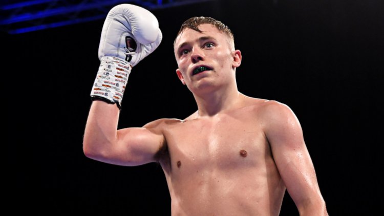 British flyweight champion vows to retire if PM introduces Covid-19 vaccine passports