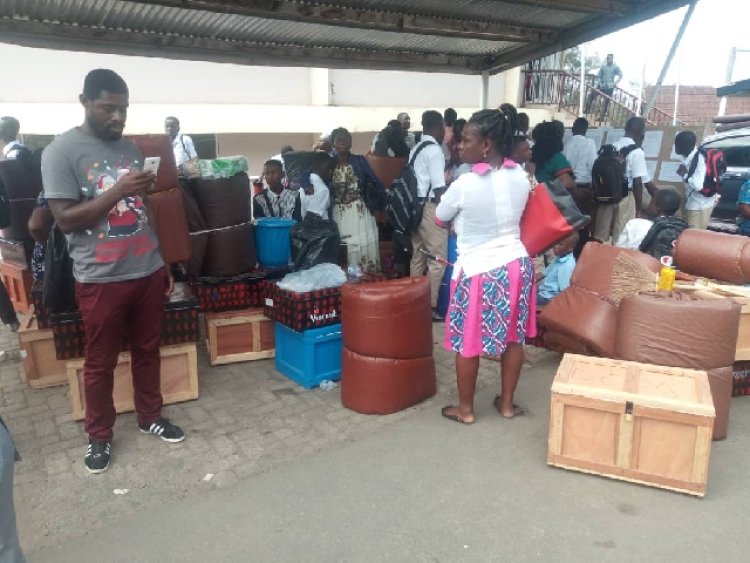 SHS new enrollment; traders bare teeth with school authorities for snatching their businesses 