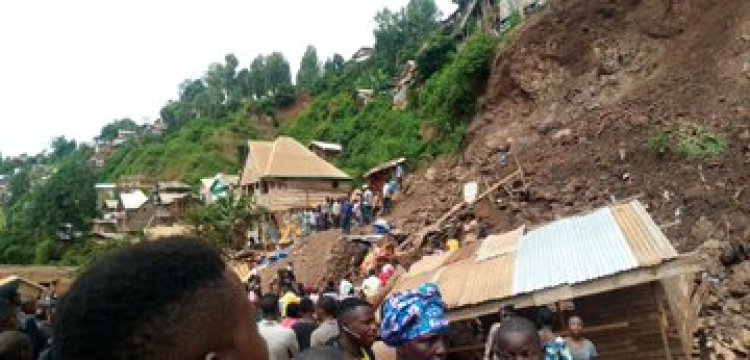 A Congolese mayor has urged landslide victims to flee the area.