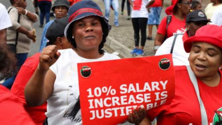 South Africa civil servants accept new pay deal