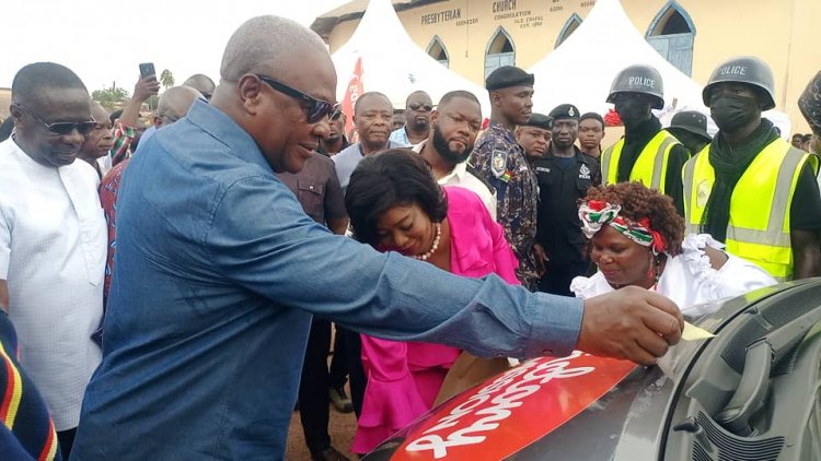 Agona East NDC MP Gifts Cars To Constituency Executives--As She Launches 'Enapa y3 Scheme’