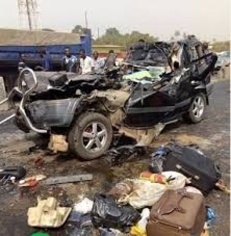 6 feared dead in gory  accident at Dadwen