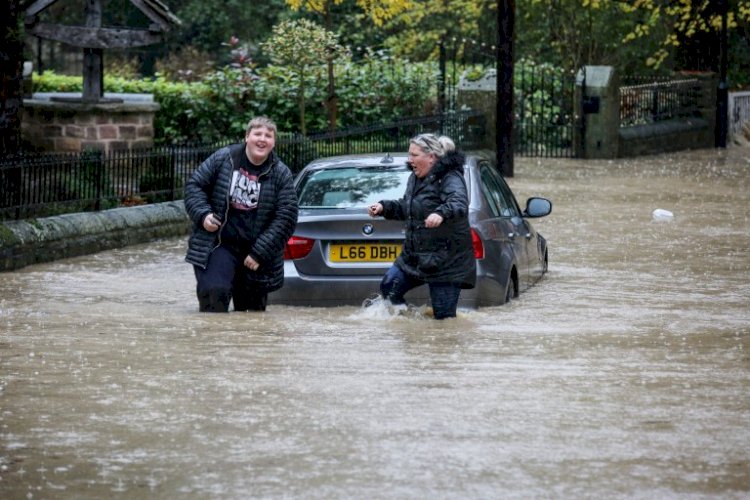 Hundreds trapped in Meadowhall shopping centre as major floods hit Yorkshire
