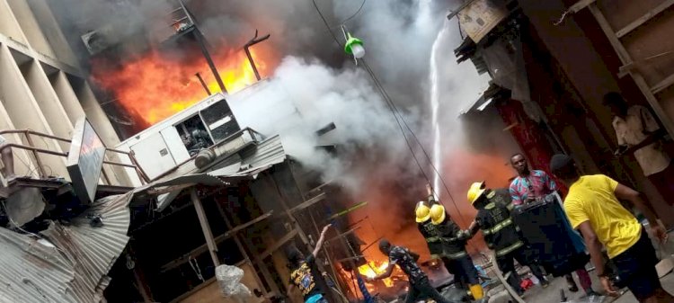 Fire Outbreak Guts Shopping Plazas In Lagos Balogun Market