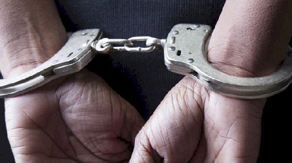 Four Persons Arrested for Looting Shops during Lockdown