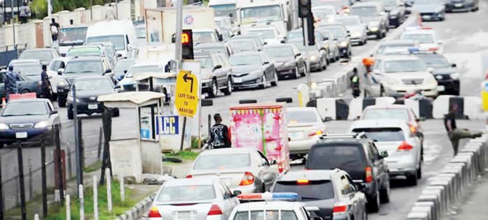 Lockdown: Heavy Traffic In Lekki As Lagos Residents Flout 'Stay At Home' Order