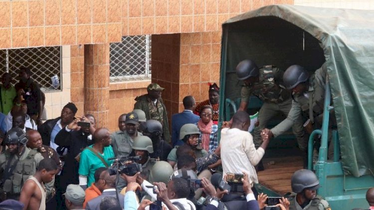 Kidnappers 'release dozens of hostages' in Cameroon
