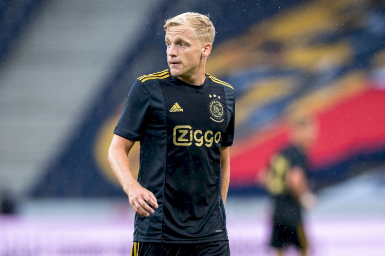 Van Dijk lauds Van de Beek's move to United